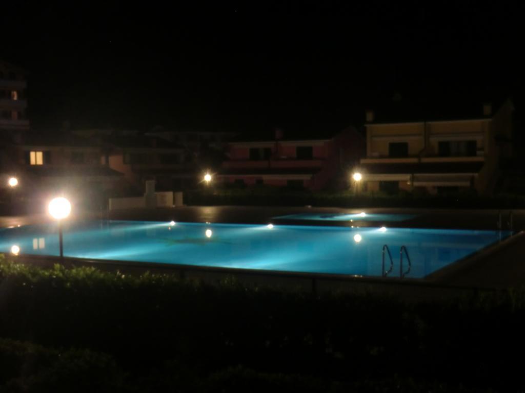 Residence Villaggio Dei Fiori Con Piscina E Posto Spiaggia Incluso Caorle Pokoj fotografie