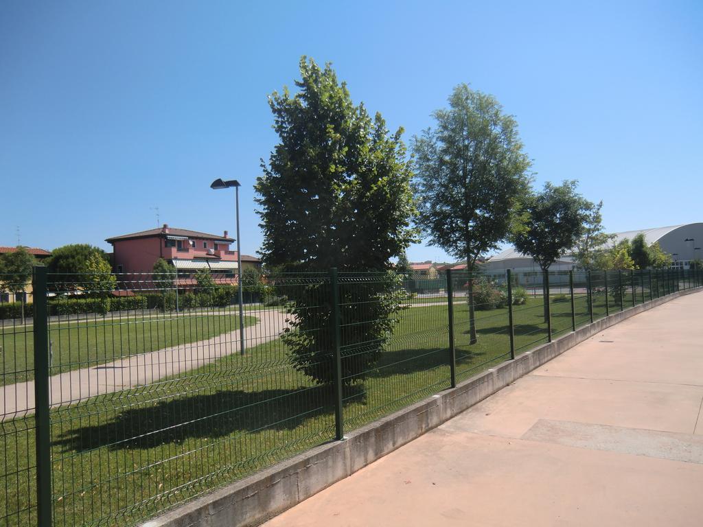 Residence Villaggio Dei Fiori Con Piscina E Posto Spiaggia Incluso Caorle Pokoj fotografie