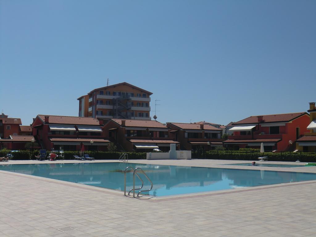 Residence Villaggio Dei Fiori Con Piscina E Posto Spiaggia Incluso Caorle Pokoj fotografie