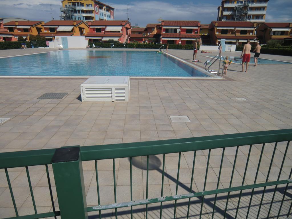 Residence Villaggio Dei Fiori Con Piscina E Posto Spiaggia Incluso Caorle Pokoj fotografie