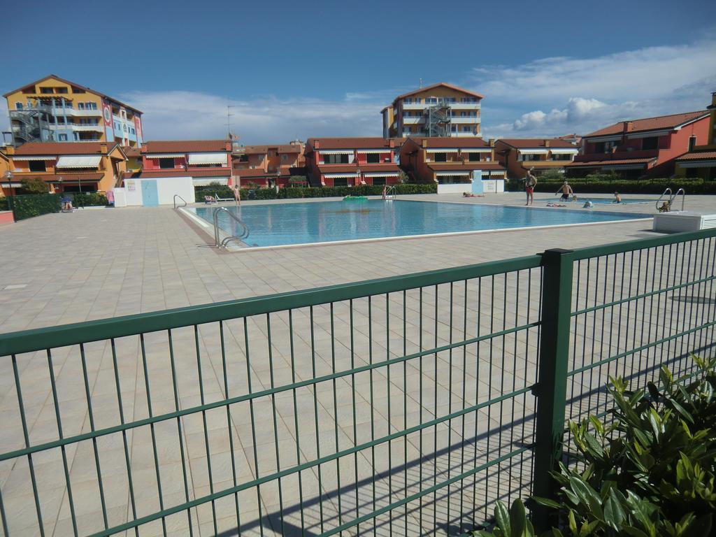 Residence Villaggio Dei Fiori Con Piscina E Posto Spiaggia Incluso Caorle Pokoj fotografie