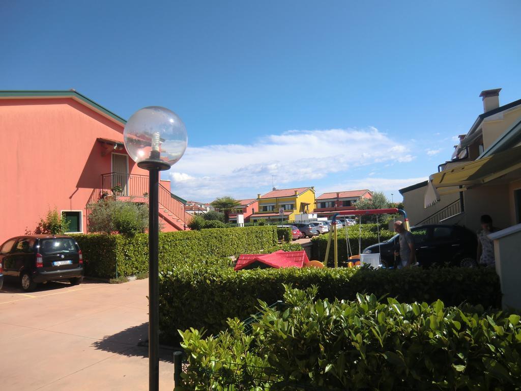Residence Villaggio Dei Fiori Con Piscina E Posto Spiaggia Incluso Caorle Pokoj fotografie