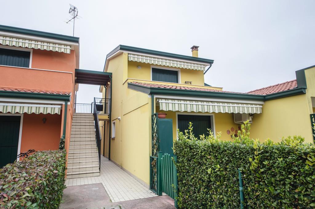 Residence Villaggio Dei Fiori Con Piscina E Posto Spiaggia Incluso Caorle Pokoj fotografie