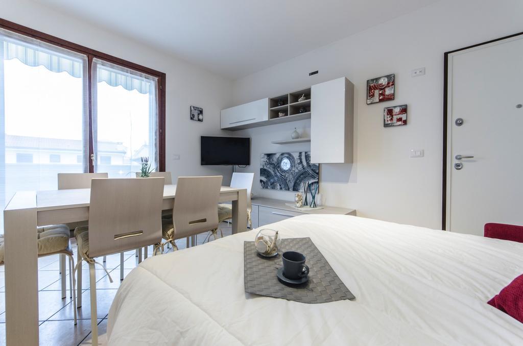 Residence Villaggio Dei Fiori Con Piscina E Posto Spiaggia Incluso Caorle Exteriér fotografie