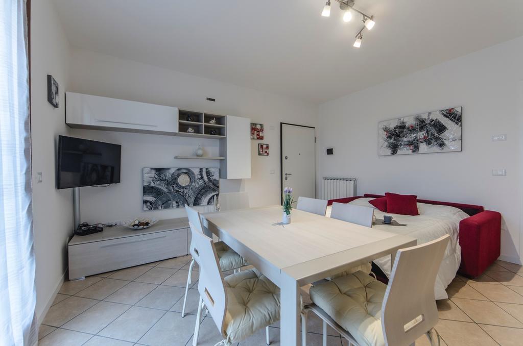 Residence Villaggio Dei Fiori Con Piscina E Posto Spiaggia Incluso Caorle Pokoj fotografie