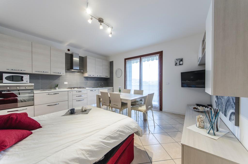 Residence Villaggio Dei Fiori Con Piscina E Posto Spiaggia Incluso Caorle Pokoj fotografie