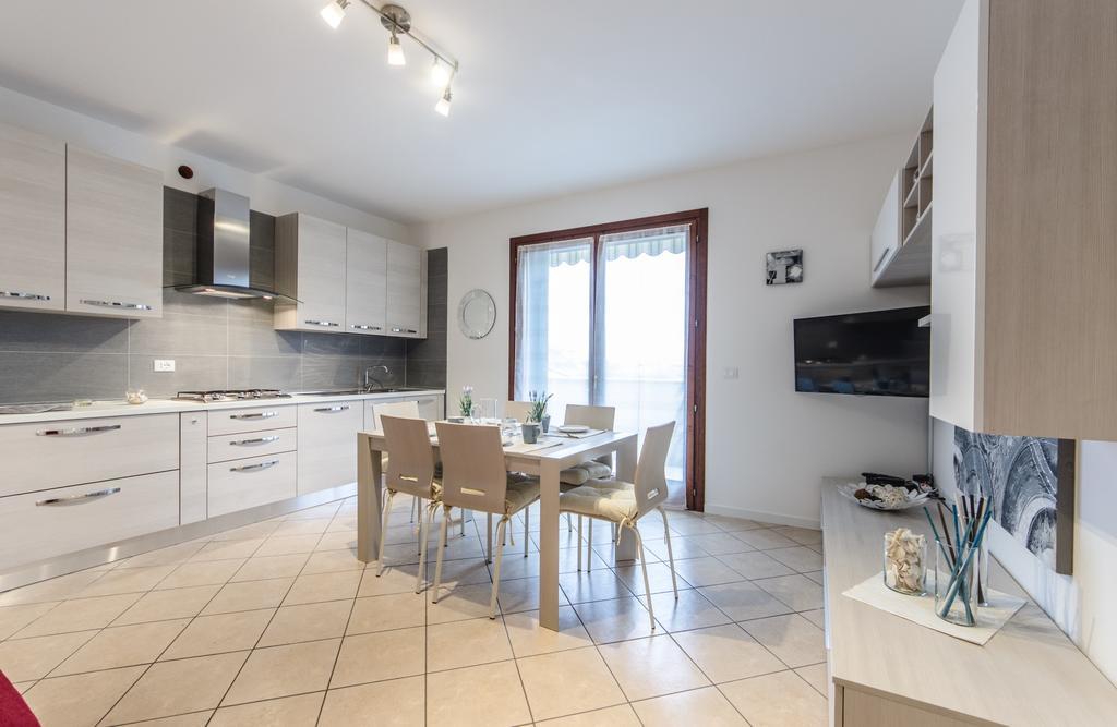 Residence Villaggio Dei Fiori Con Piscina E Posto Spiaggia Incluso Caorle Pokoj fotografie